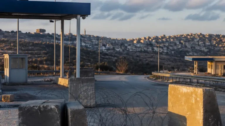 Attaque près d'Hébron : deux Palestiniens tués, Netanyahou ordonne le confinement de la Cisjordanie